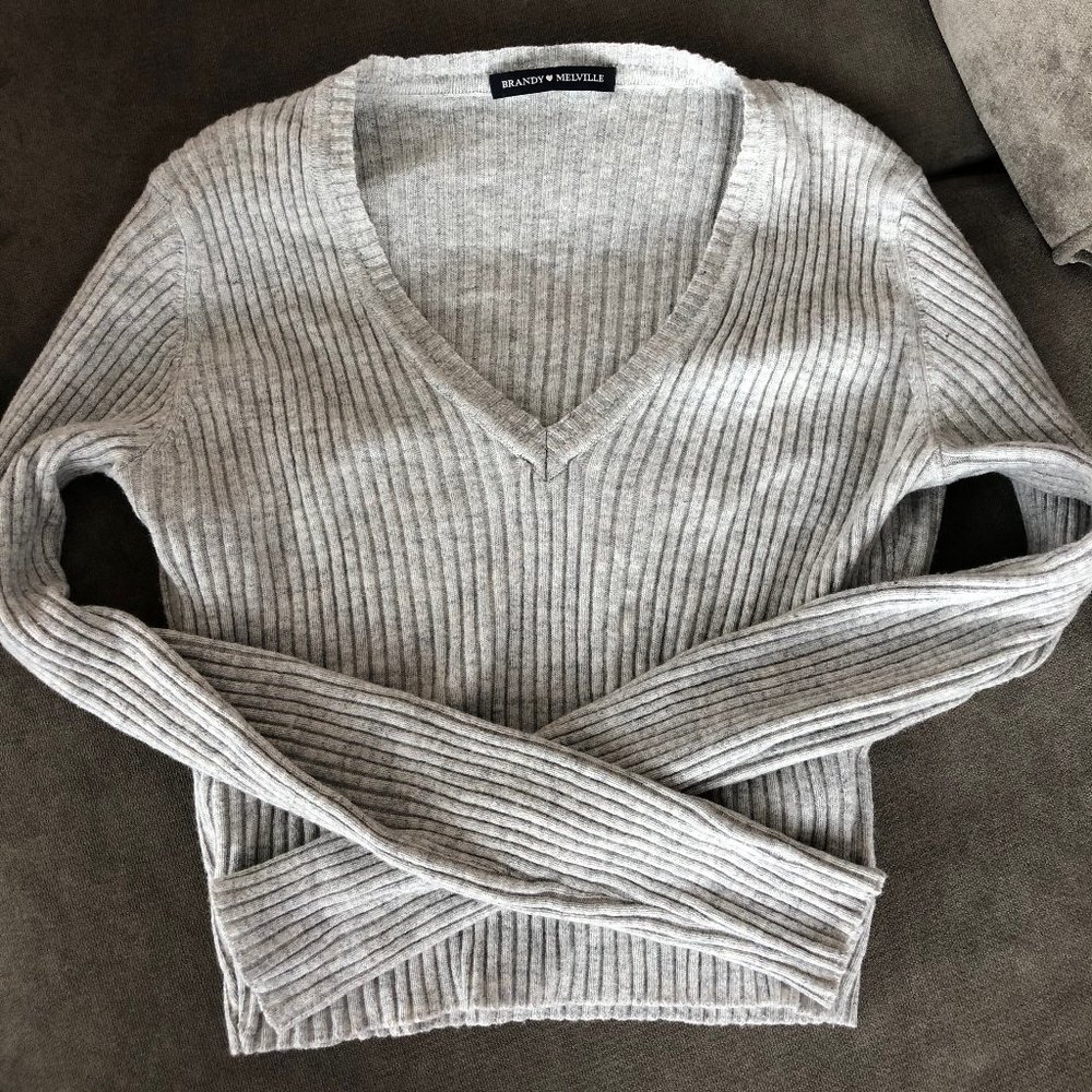 Brandy Melville Basic Cropped Sweater